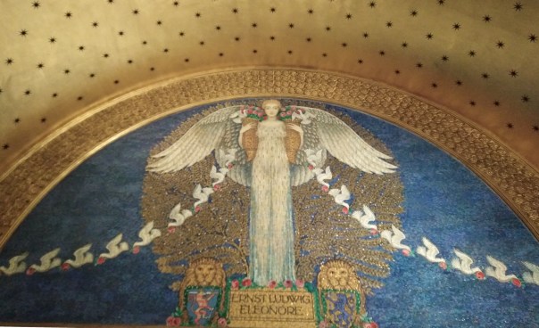 Nachtfuehrung 14 Feb 2020 Gluecksgoettin mit Rosen